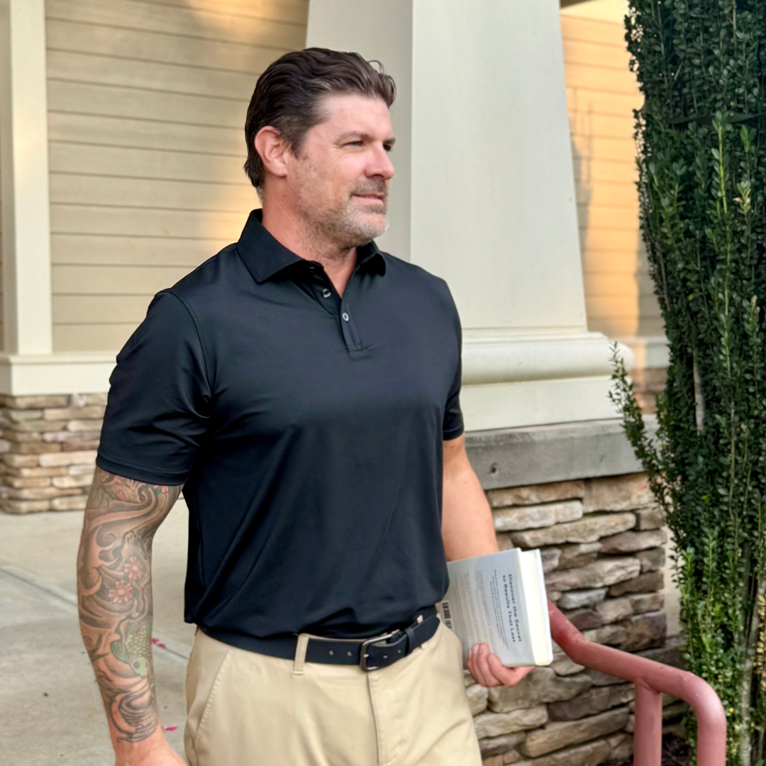 the best work polo in black with collar stays