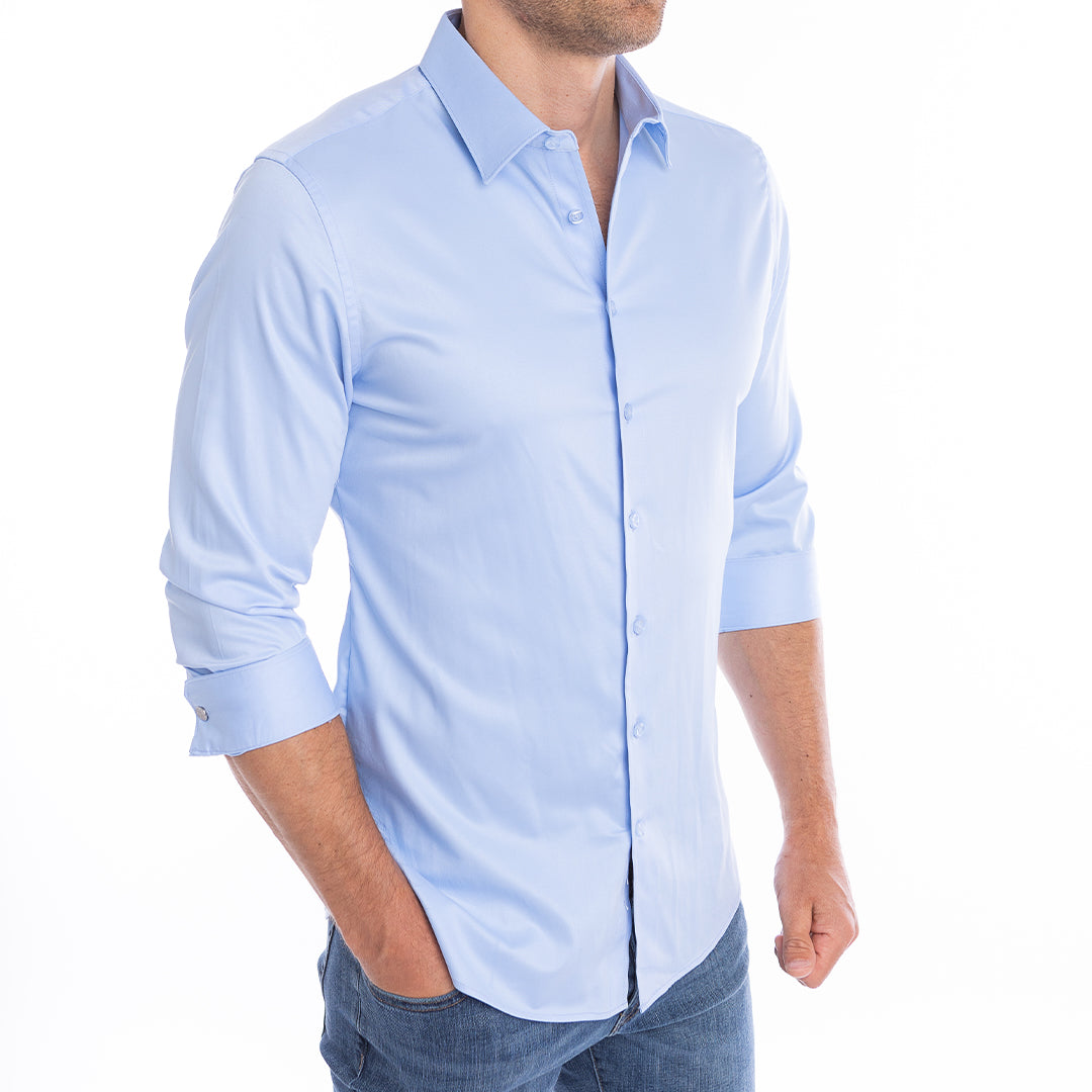 Casual light blue shirt for men no iron needed thanks to wrinkle-resistant bamboo stretch fabric.